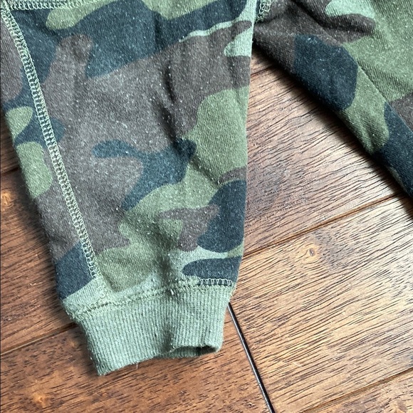 Tucker + Tate Camo Joggers - Picture 2 of 7